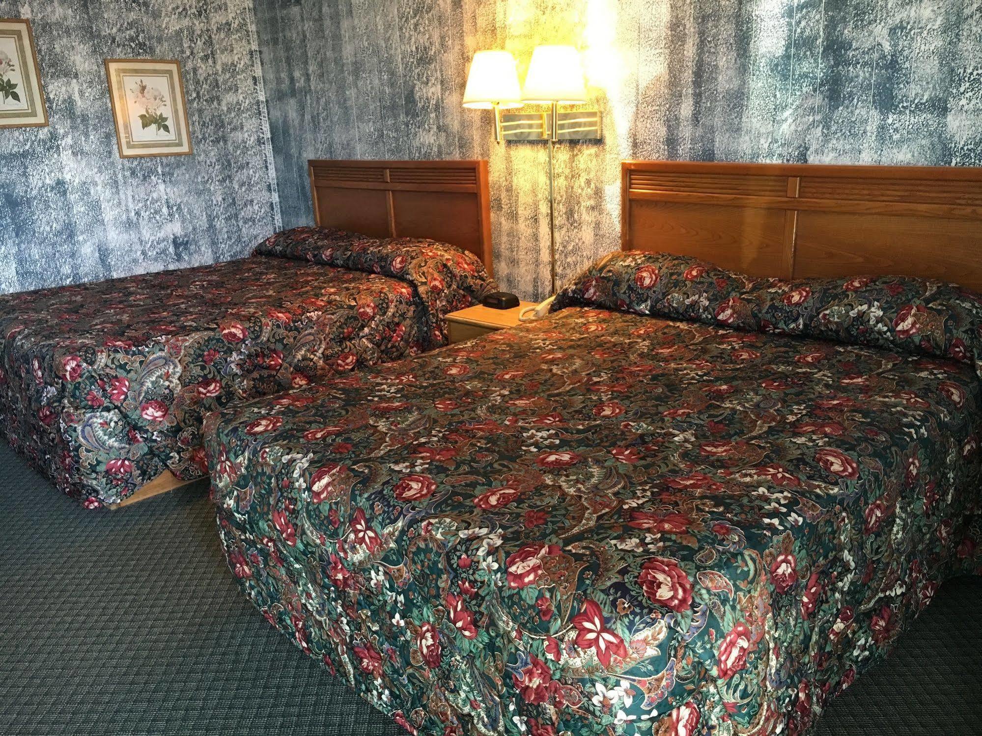 Travel Motel *
